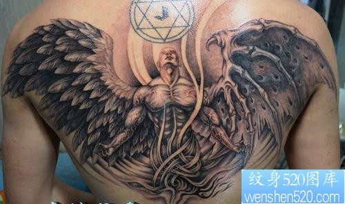 点击大图看下一张：背部一张长天使与恶魔的守护天使纹身图片