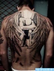 男生背部经典很酷的天使翅膀纹身图片