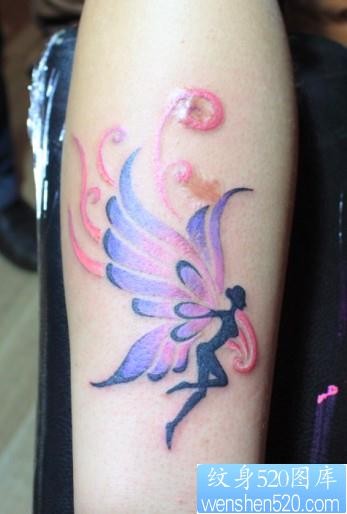 点击大图看下一张：手臂一张彩色精灵翅膀纹身图片