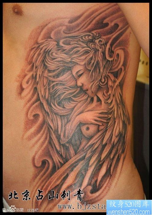 点击大图看下一张:男生腰部漂亮流行的天使纹身图片