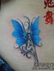 女人腰部精美的一张精灵翅膀纹身图片