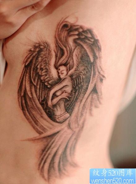 点击大图看下一张：女孩子侧胸一张守护天使纹身图片