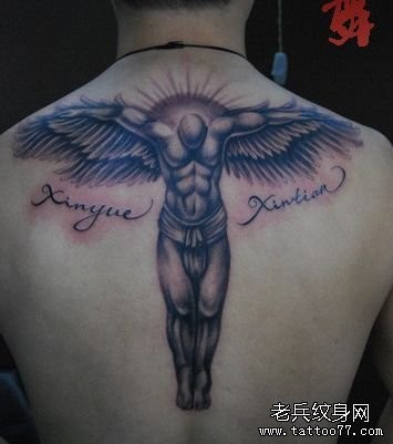 点击大图看下一张：背部时尚帅气的守护天使纹身图片