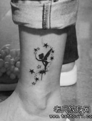女孩子腿部可爱流行的图腾精灵纹身图片