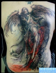 男性喜欢的背部天使翅膀纹身图片