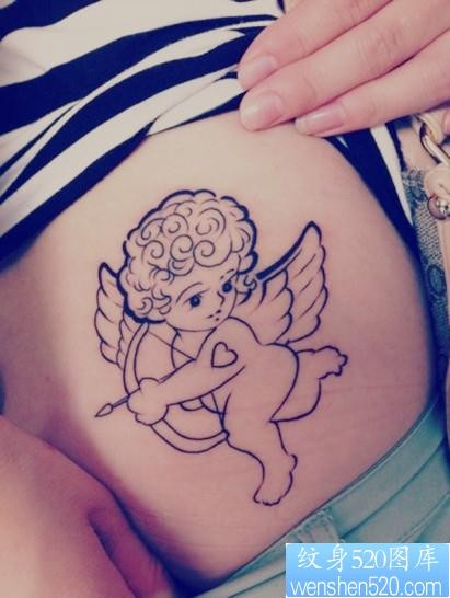 点击大图看下一张：女孩子臀部小天使丘比特纹身图片