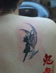 肩部时尚好看的天使翅膀纹身图片