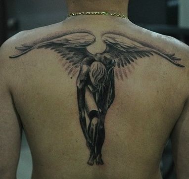 点击大图看下一张：背部帅气时尚的天使翅膀纹身图片