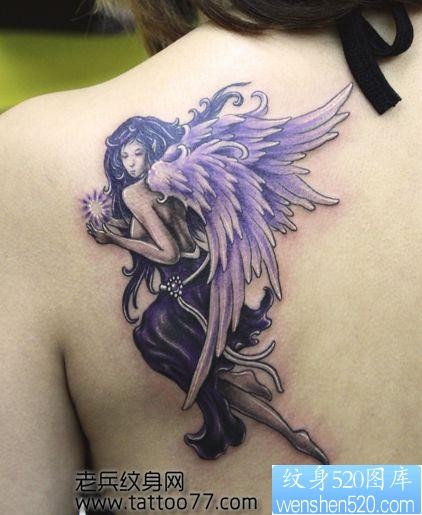 点击大图看下一张：流行经典的美女背部天使纹身图片