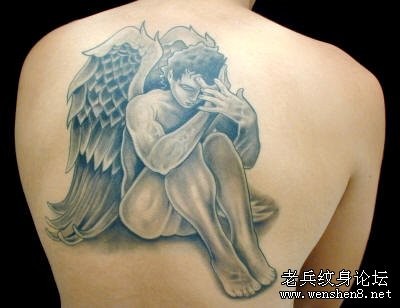点击大图看下一张：后背天使纹身图片图案（经典）