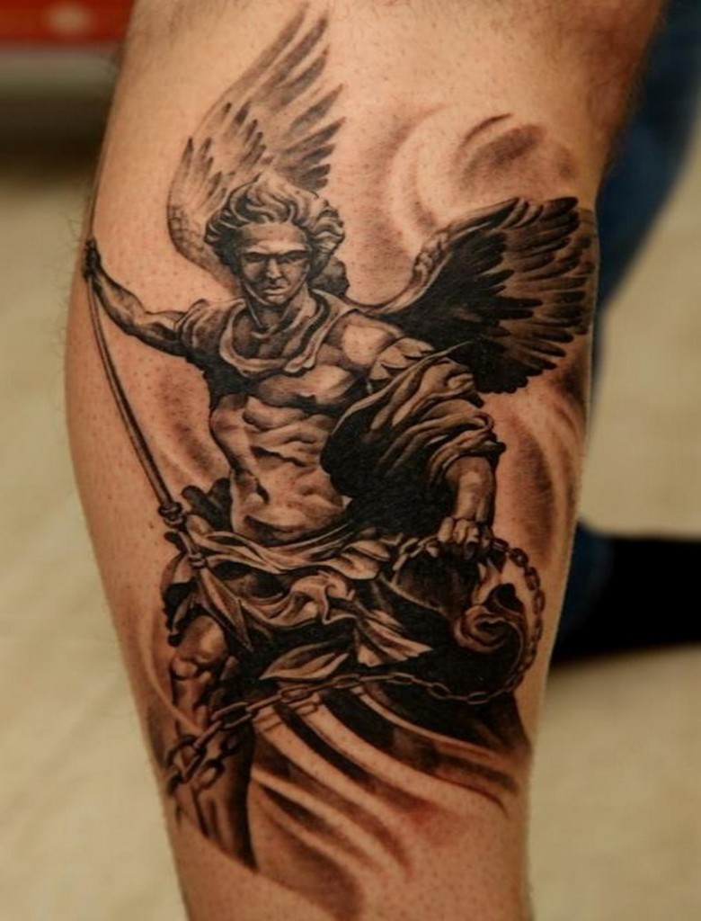 点击大图看下一张：小腿帅气的天使战士纹身