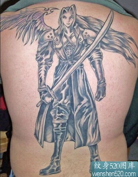 点击大图看下一张：后背素色的天使纹身图案
