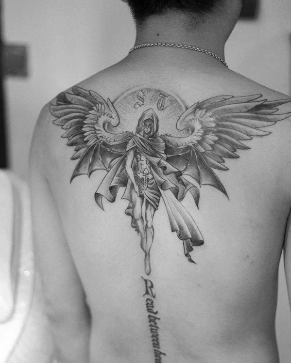 点击大图看下一张：背部帅气的天使纹身