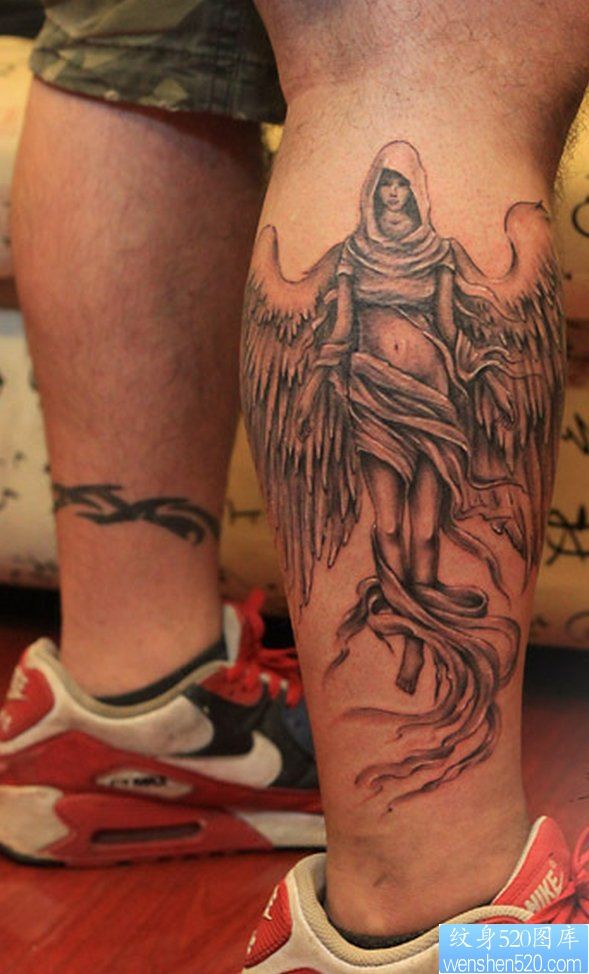 点击大图看下一张：小腿天使纹身图片