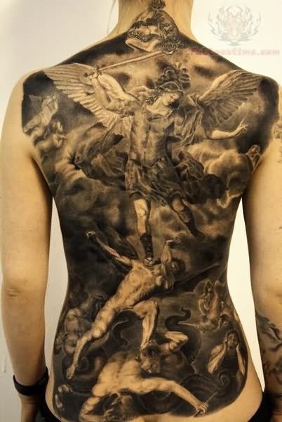 点击大图看下一张：满背霸气的天使纹身