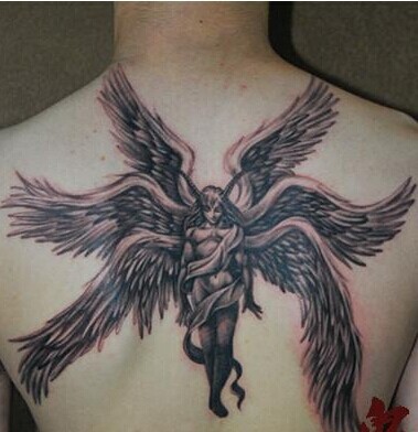 点击大图看下一张：背部大气的六翼天使纹身