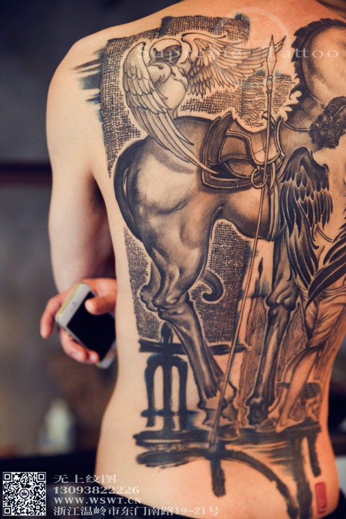 点击大图看下一张:满背天使战马纹身图3