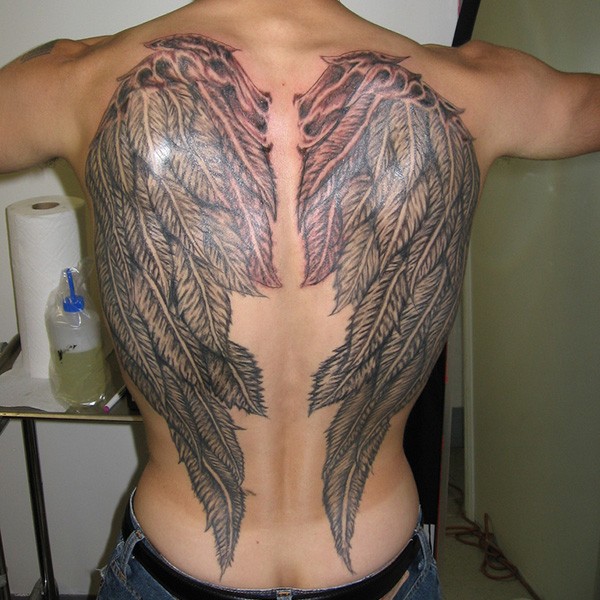点击大图看下一张：时尚霸气的满背天使翅膀纹身图2
