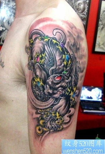 点击大图看下一张：手臂好看的招财神兽貔貅纹身图片