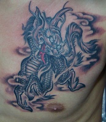 点击大图看下一张：胸部神兽麒麟纹身图片纹身图案