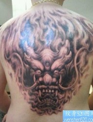背部霸气的火麒麟纹身图片