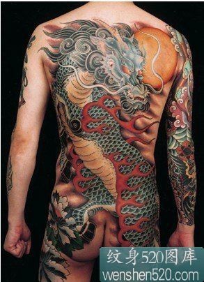 点击大图看下一张：男人背部祥瑞神兽麒麟纹身