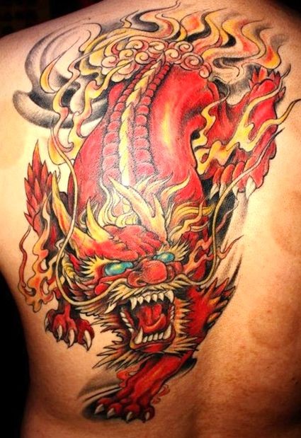 点击大图看下一张：一组霸气的背部麒麟纹身图案