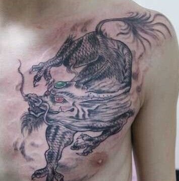 点击大图看下一张:大气潮流的胸部麒麟纹身图8