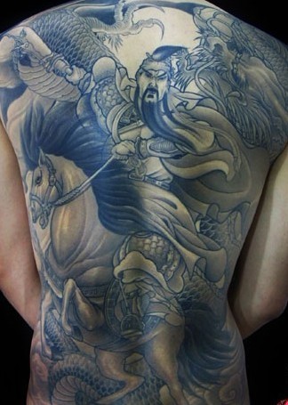 点击大图看下一张：一款酷炫的满背关公纹身图案