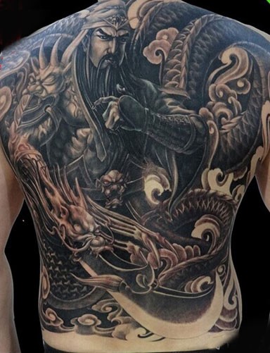 点击大图看下一张：中国英雄人物 满背关公纹身