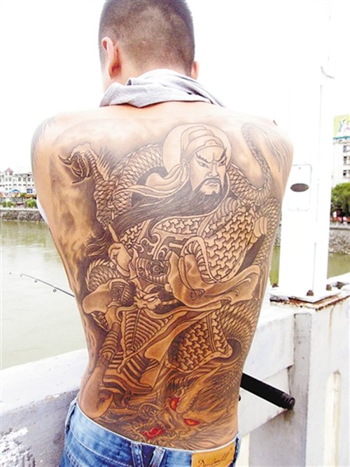 点击大图看下一张：义气凛然满背关二爷纹身图6