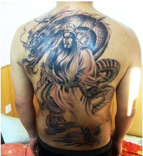 点击大图看下一张：义气凛然满背关二爷纹身图7