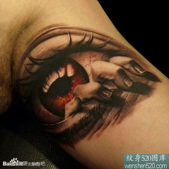 点击大图看下一张:手臂上的逼真3d大眼睛纹身
