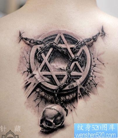 点击大图看下一张：背部超酷的六芒星骷髅纹身图片