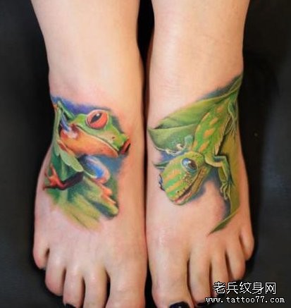 点击大图看下一张：女人脚背3D彩色青蛙与壁虎纹身图片