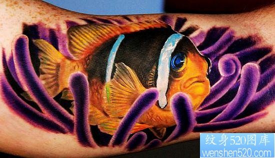 点击大图看下一张：手臂纹身图片：手臂内侧3D彩色小金鱼纹身图片纹身作品