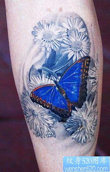点击大图看下一张：腿部纹身图片：腿部彩色3D蝴蝶花卉纹身图片纹身作品