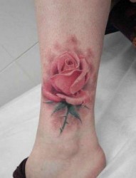 脚踝上方的玫瑰花纹身图案图案