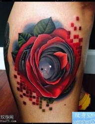 腿部3d玫瑰花纹身图案
