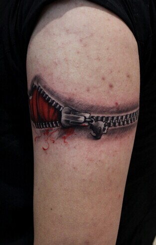 点击大图看下一张：手臂个性十足的3d拉链纹身图3