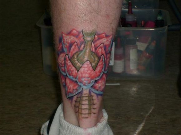 点击大图看下一张：美国名师dan plumley 的部分腿部纹身作品图4