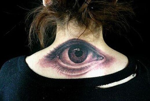 点击大图看下一张:非常有个性的背部眼睛纹身图5