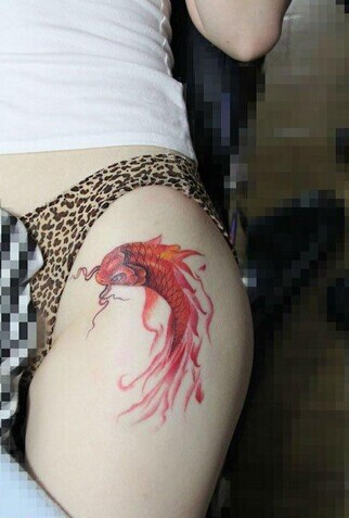 点击大图看下一张：腿部漂亮鲤鱼纹身图2