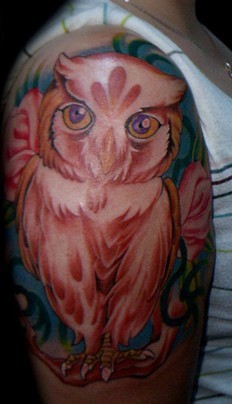 点击大图看下一张：手臂彩色猫头鹰纹身图案