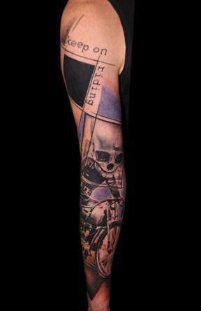 点击大图看下一张：女士手臂上霸气的机械花臂纹身图3