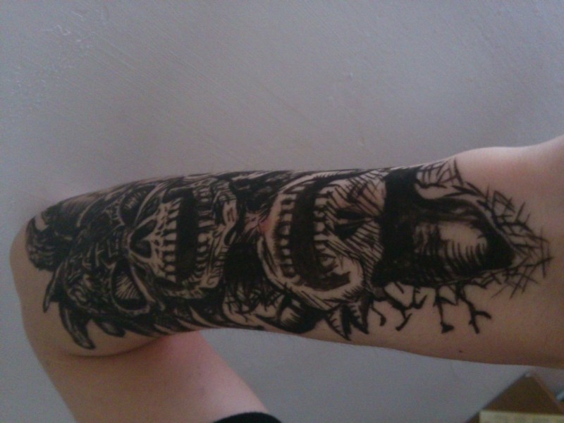点击大图看下一张：手臂魔鬼形象图形纹身