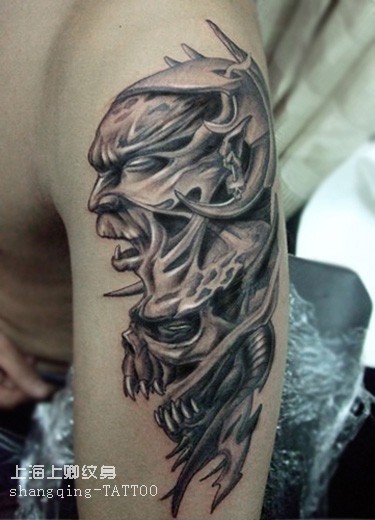 点击大图看下一张:个性的手臂鬼面骷髅图