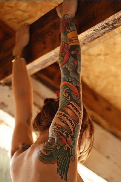 点击大图看下一张：女士手臂花臂也有爱纹身图案