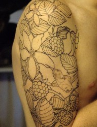手臂上一款素色花朵纹身