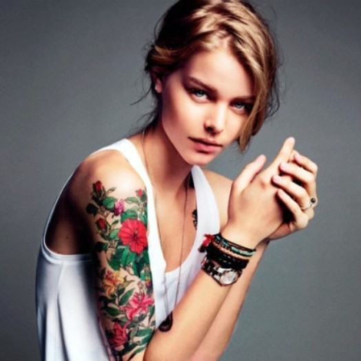 点击大图看下一张：欧美女性手臂彩色花女人刺青